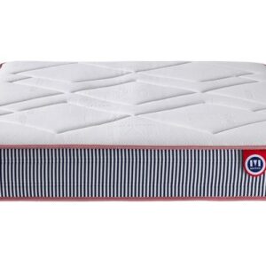 Le MATELAS MERINOS MARCEL combine 620 ressorts ensachés (en 140x190 cm) pour un soutien ferme, renforcé au niveau du bassin, et une couche de 2,5 cm de latex pour un accueil dynamique. Son épaisseur de 25 cm et son indépendance de couchage garantissent un confort optimal. Revêtu d’un tissu stretch 100% polyester et équipé de 4 poignées, il est garanti 5 ans.